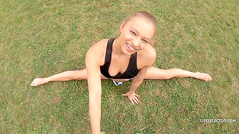Mia Split – Mischievous Step-daughters P1